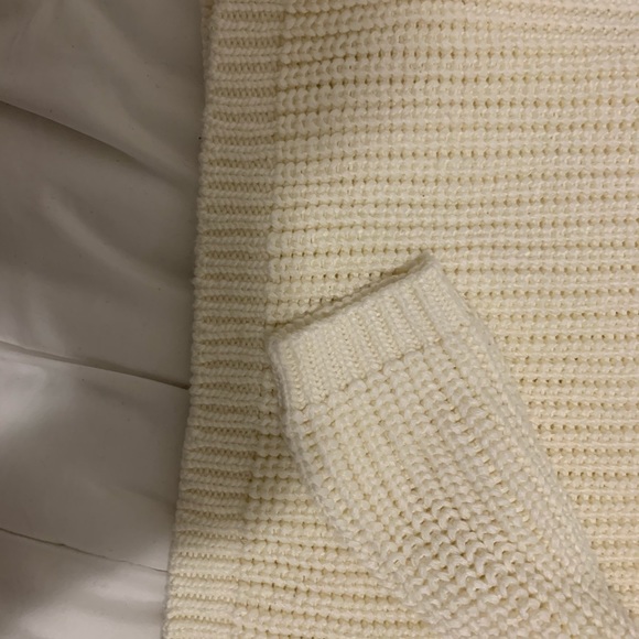 H&M knitted off white crop top - Picture 4 of 4